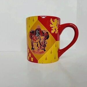 Harry Potter Gryffindor House‎ Crest Coffee Mug Cup Ceramic 14oz Yellow Red Gold